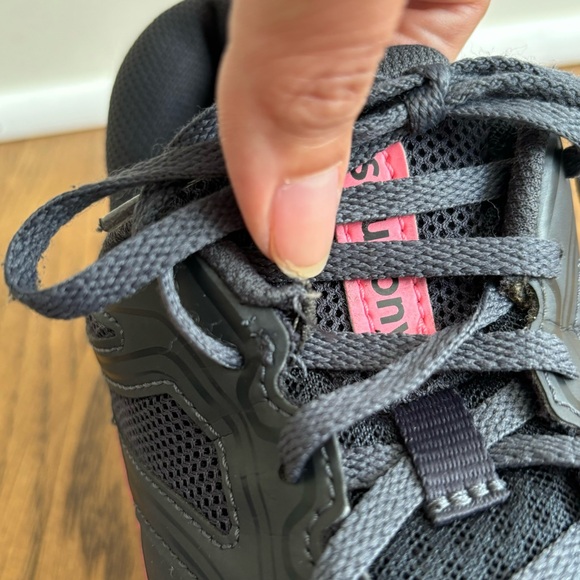 Sold Saucony Cohesion 12 Running Shoe Dark Grey & Pink Womens Size 11 - Picture 7 of 14